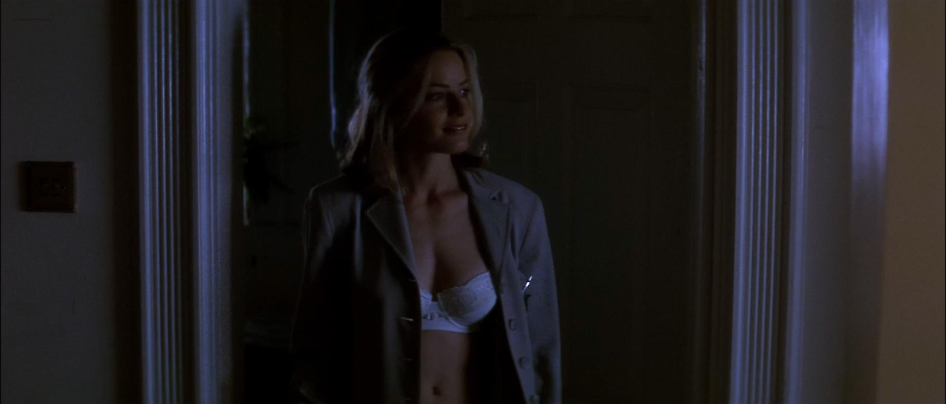 Elisabeth Shue sexy – The Saint (1997)