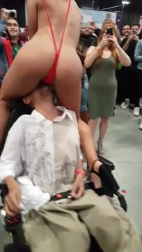 Adriana Chechik decided to do a good action with a guy in a wheelchair